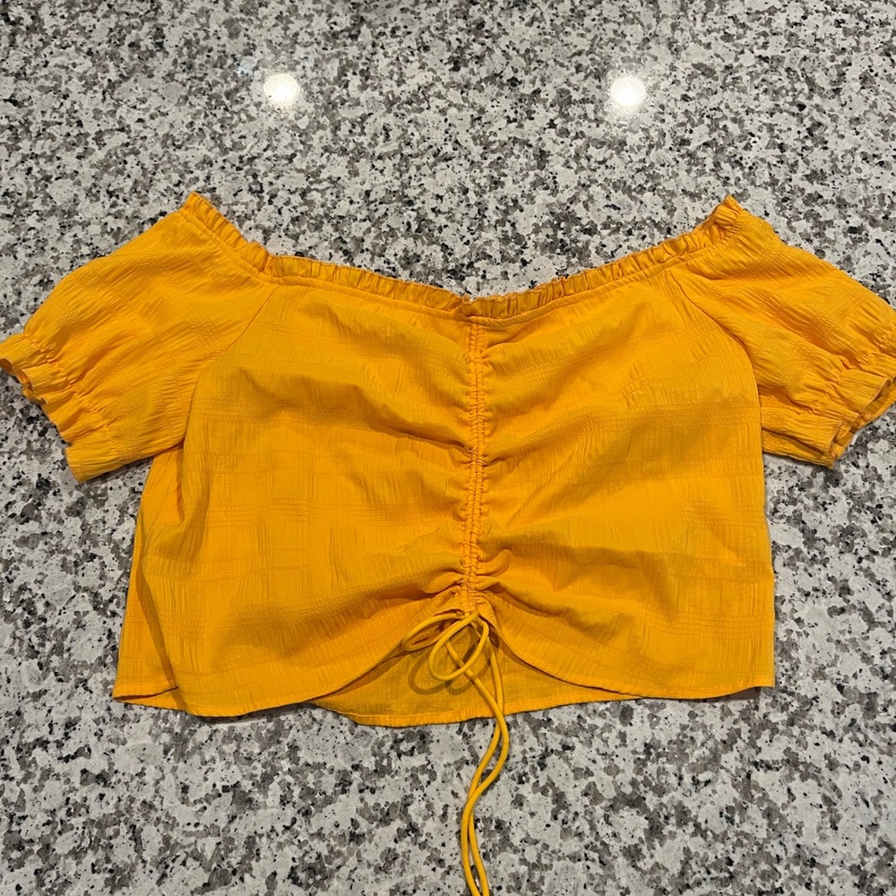 Shein Curve yellow off-shoulder crop top. 4xl